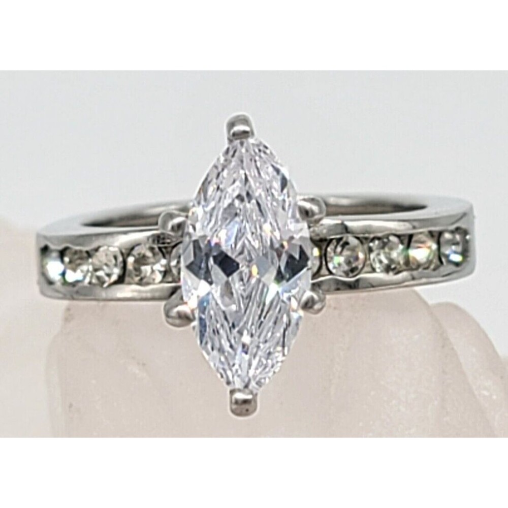 Cubic Zirconia Marquise Solitaire Ring Band Silver Tone Metal Size 6.75 Sparkly!